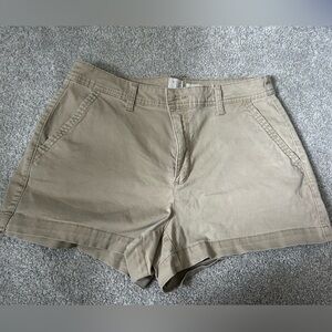 A New Day size 8 chino/khaki shorts 2.5-2.75 inch inseam - like new